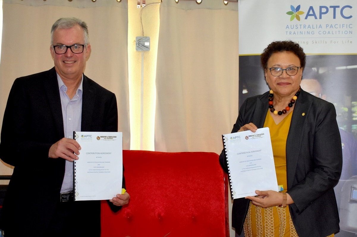Acting Australian High Commissioner to Tonga, Mr Andrew Ford and MET CEO, Dr Tangikina Moimoi Steen, at the partnership renewal signing..